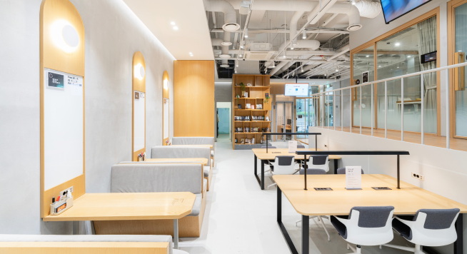 자유석 카페 라운지 공간