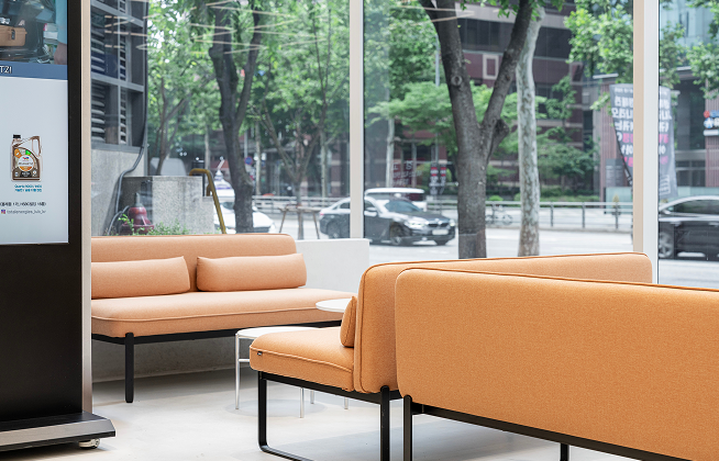 강남 공유오피스 스테이지나인 삼성점 1층 라운지 미팅 및 개방형 업무공간